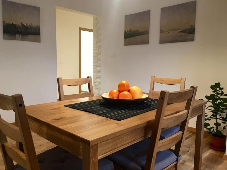 Διαμέρισμα Centrally Located , Brand New, Cozy With Parking *