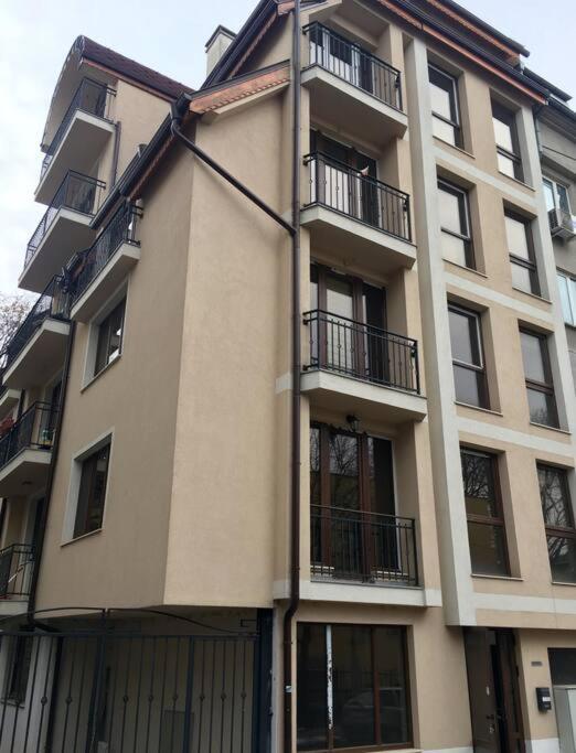 Centrally Located , Brand New, Cozy With Parking Σόφια